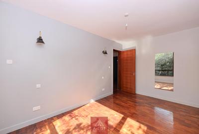 2 Bed Apartment with En Suite at Dennis Pritt - 4