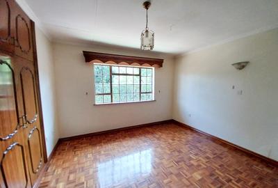 5 Bed House with En Suite in Runda