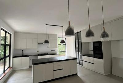 4 Bed House with En Suite in Karen - 3