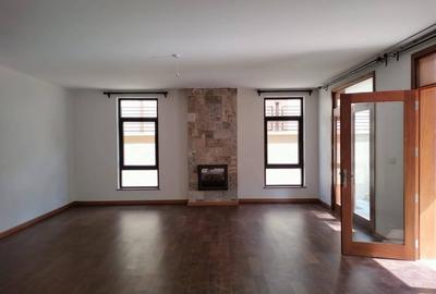 5 Bed Townhouse with En Suite in Lavington - 2