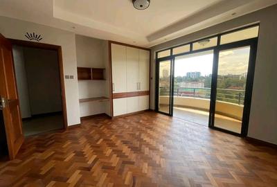 4 Bed Apartment with En Suite at Riverside - 3