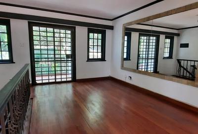 4 Bed Townhouse with En Suite at Lavington - 3