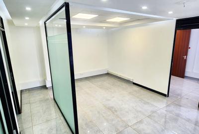 1,000 ft² Commercial Property with Service Charge Included in Westlands Area