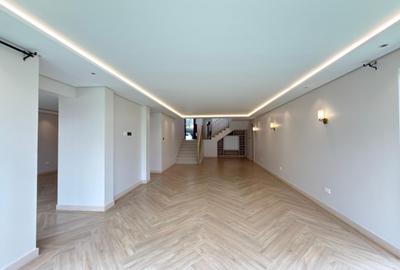 6 Bed Townhouse with En Suite at Lavington - 3