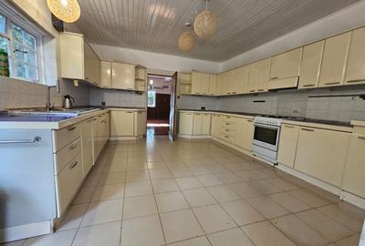 4 Bed House with En Suite in Muthaiga