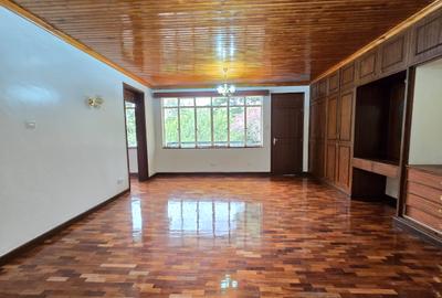 5 Bed House with En Suite in Runda