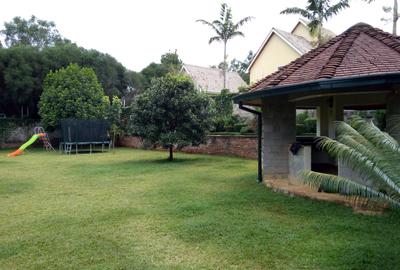 5 Bed House with En Suite in Runda