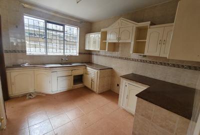 3 Bed Apartment with Swimming Pool in Kilimani - 4