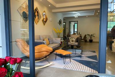 2 Bed Apartment with Swimming Pool in Riverside