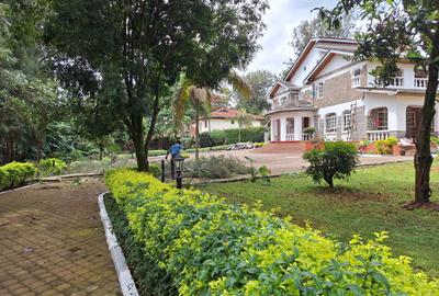5 Bed House with En Suite in Runda