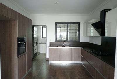 3 Bed Apartment with En Suite at City Park Drive - 3