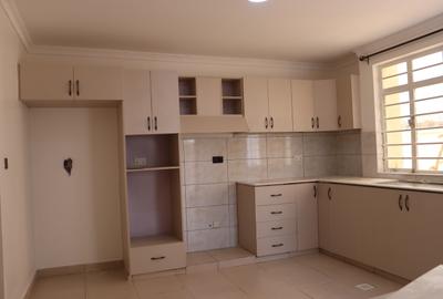 4 Bed House with En Suite in Thika Road - 4