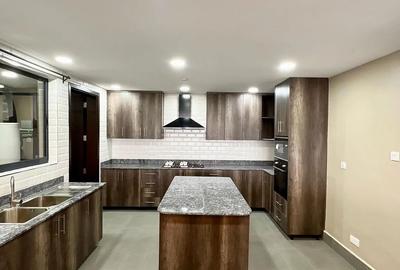 4 Bed Apartment with En Suite at Valley Arcade - 2