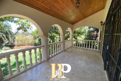 4 Bed House with En Suite in Hill View - 2