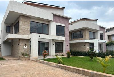 4 Bed Villa with En Suite at Runda Rd