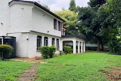 4 Bed Villa with En Suite in Lake View - 4