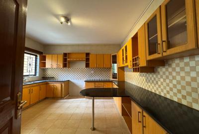 3 Bed Apartment with En Suite in Kileleshwa - 3
