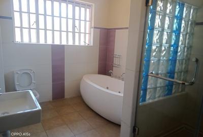 4 Bed Townhouse with En Suite in Rosslyn - 3