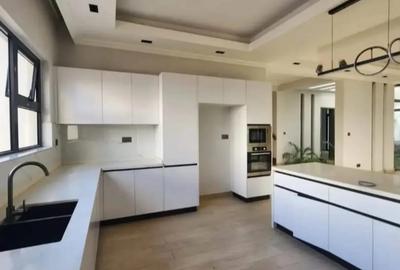 5 Bed Townhouse with En Suite in Lavington - 4