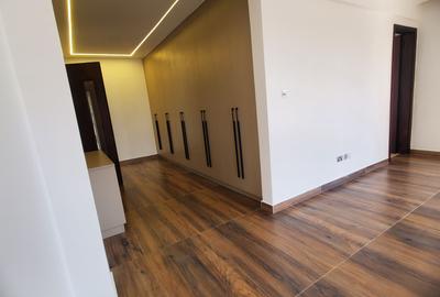 2 Bed Apartment with En Suite at Brookside Dr - 4