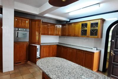 4 Bed Villa with En Suite in Lavington - 4