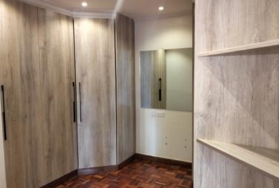 5 Bed Townhouse with En Suite in Lavington