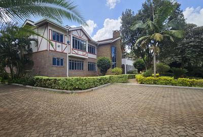 6 Bed House with En Suite in Runda - 2