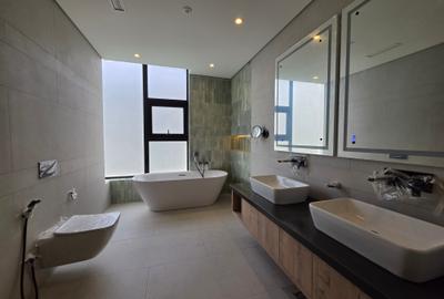 5 Bed Villa with En Suite in Westlands Area - 2