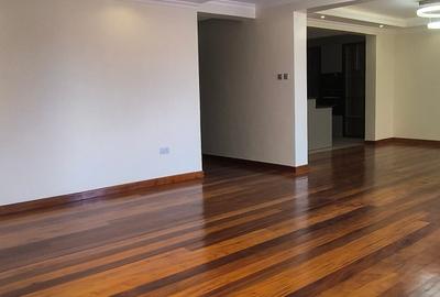 5 Bed House with En Suite in Kamakis