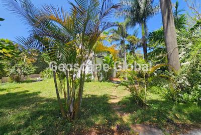 5 Bed House with En Suite in Runda - 2