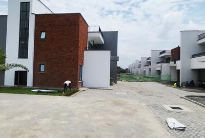 4 Bed Townhouse with En Suite at Langata Road - 3