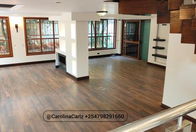 7 Bed Villa with En Suite at Kyuna