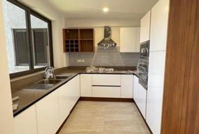 2 Bed Apartment with En Suite at Off Rhapta Road