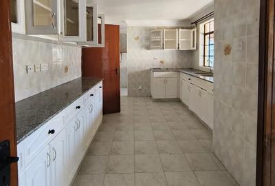 3 Bed Apartment with Swimming Pool in Kileleshwa - 4