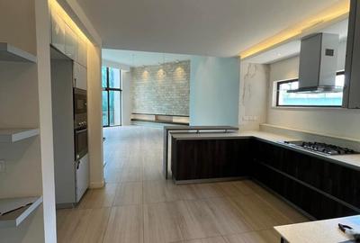 4 Bed Townhouse with En Suite in Lavington - 4