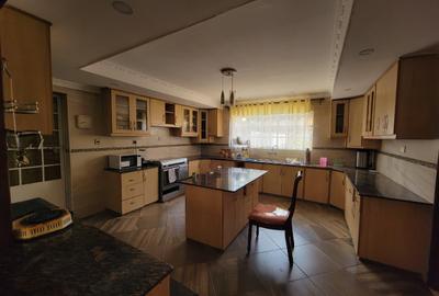 7 Bed Townhouse with En Suite at New Kitisuru - 2