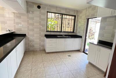 5 Bed Townhouse with En Suite in Lavington