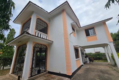 3 Bed Villa with En Suite in Nyali Area