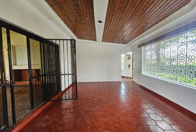 4 Bed House with En Suite in Gigiri