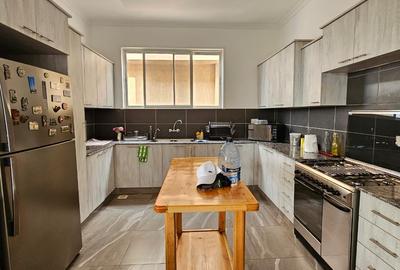 Furnished 1 Bed Apartment with Gym in Riverside - 4