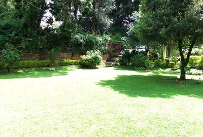 0.5 ac Land at Lavington Green