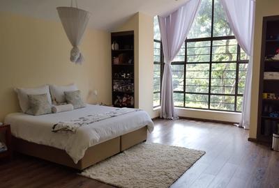 4 Bed House with En Suite in Rosslyn