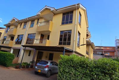 5 Bed Townhouse with En Suite at Lavington Green - 3