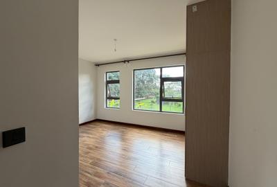 6 Bed Villa with En Suite in Lavington - 4