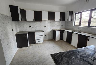 4 Bed House with En Suite at Forest Line Road - 4