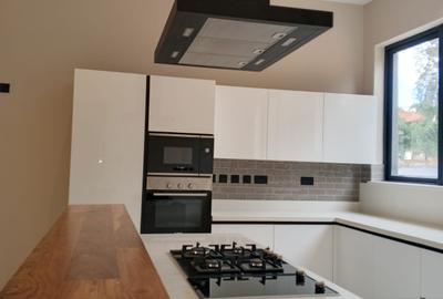 4 Bed Apartment with En Suite in Westlands Area - 3
