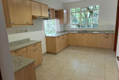3 Bed Apartment with En Suite at Lavington - 2