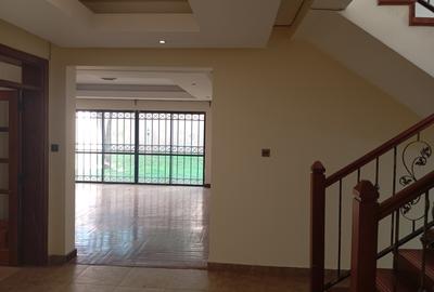 5 Bed Townhouse with En Suite at Lavington - 4