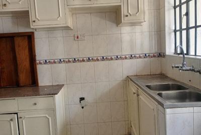 2 Bed Apartment with En Suite in Lavington