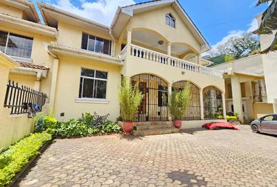 5 Bed House with En Suite in Lavington